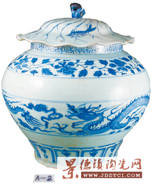 青花云龍紋荷葉蓋罐